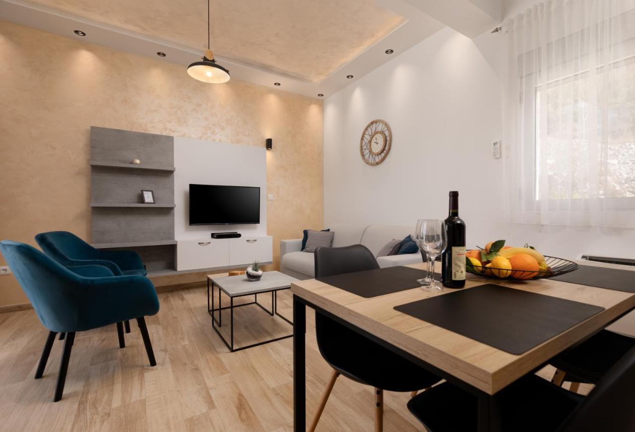 Bonintro Lux Apartment Kotor Bagian luar foto