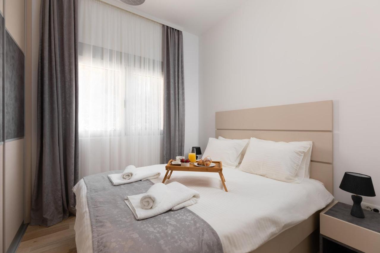 Bonintro Lux Apartment Kotor Bagian luar foto