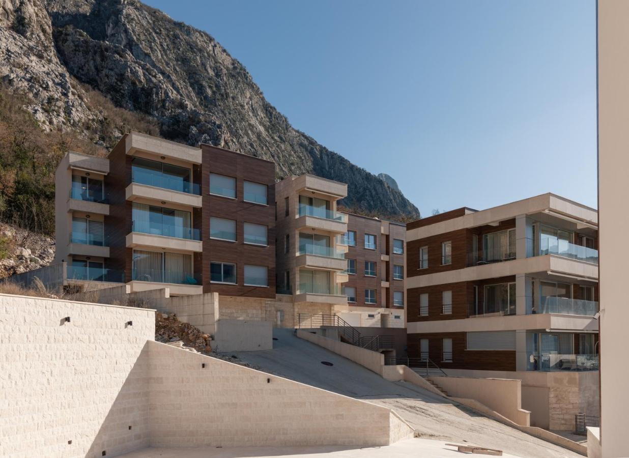Bonintro Lux Apartment Kotor Bagian luar foto