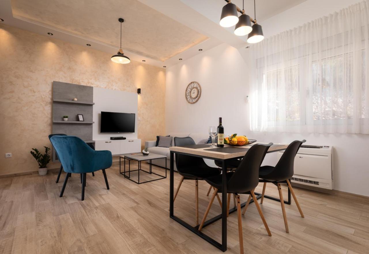 Bonintro Lux Apartment Kotor Bagian luar foto