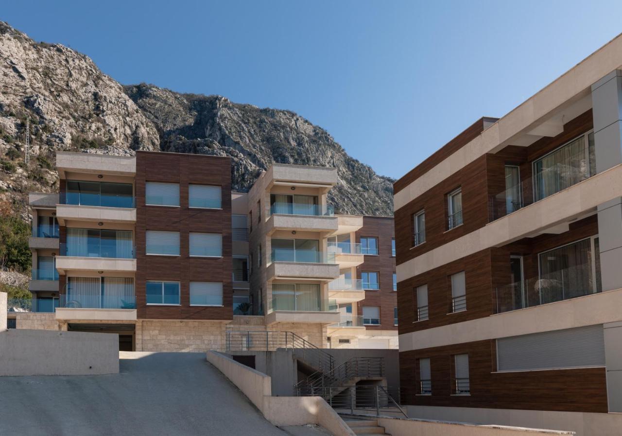 Bonintro Lux Apartment Kotor Bagian luar foto