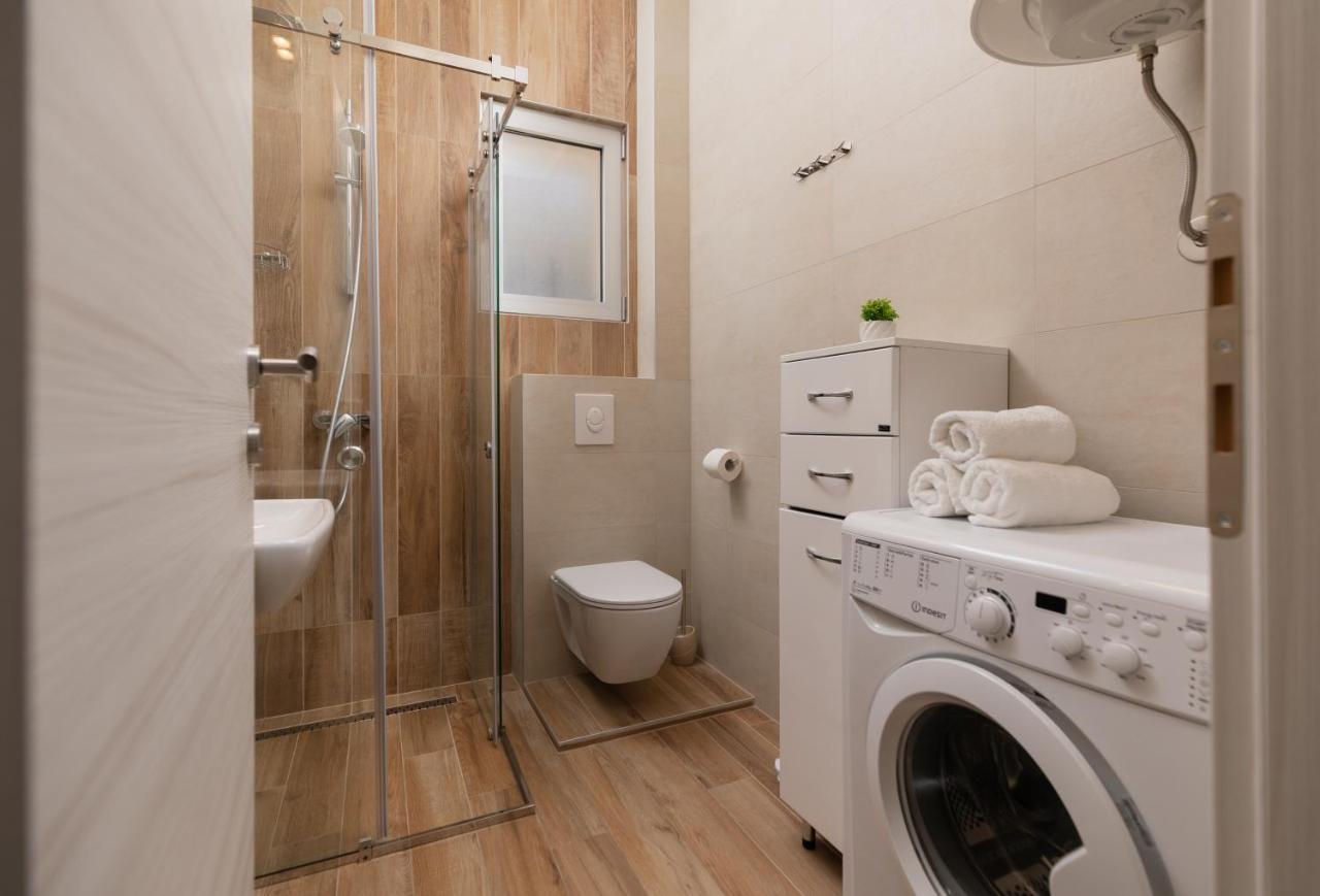 Bonintro Lux Apartment Kotor Bagian luar foto