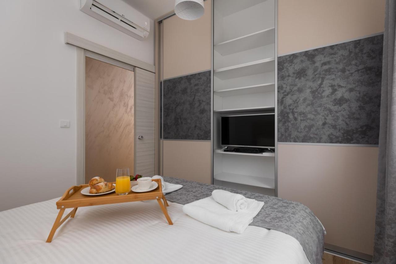 Bonintro Lux Apartment Kotor Bagian luar foto