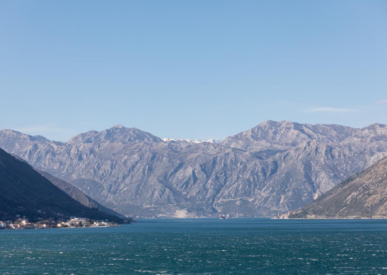 Bonintro Lux Apartment Kotor Bagian luar foto
